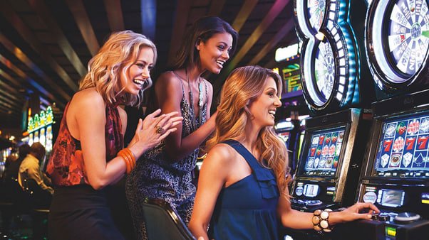 Tampilan permainan Galactic Gems di linetogel 123 dengan tema luar angkasa dan simbol batu mulia